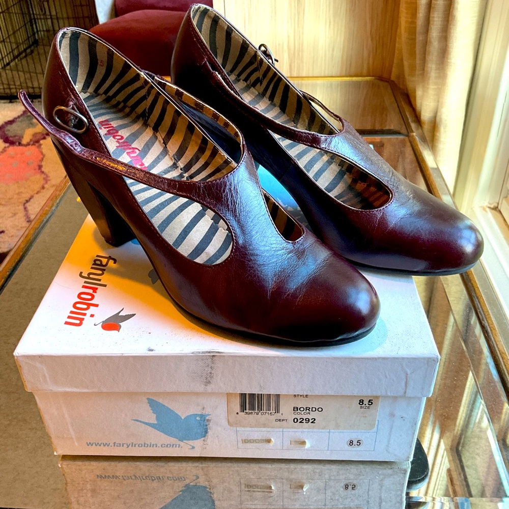 Farylrobin Heels (size 8.5)